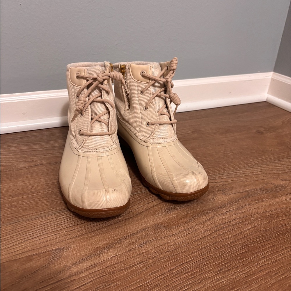 Sperry Women’s 7 Cream Lace-Up Duck Boots